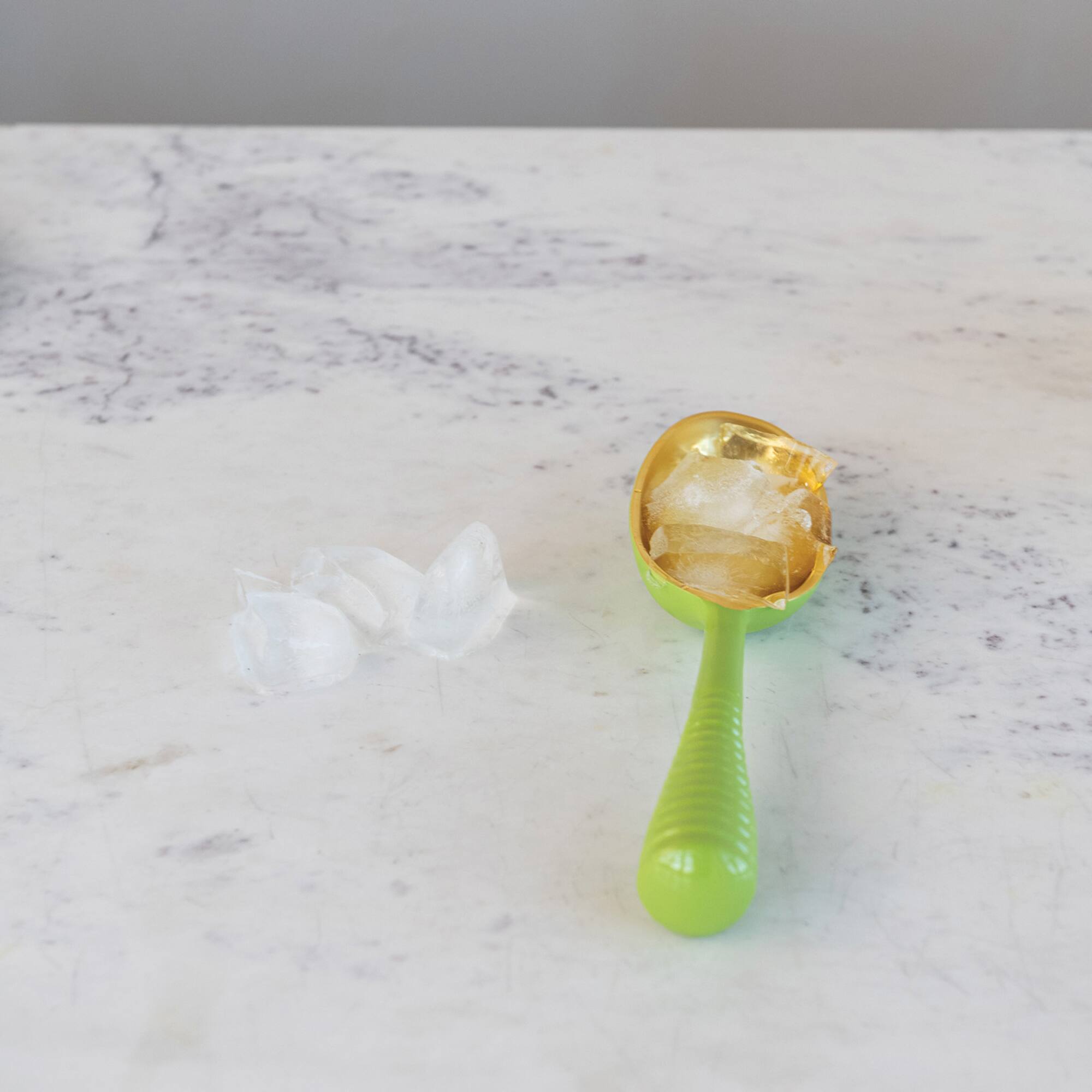 Hello Honey Enameled Aluminum Scoop with Ribbed Handle, Gold Finish and Green